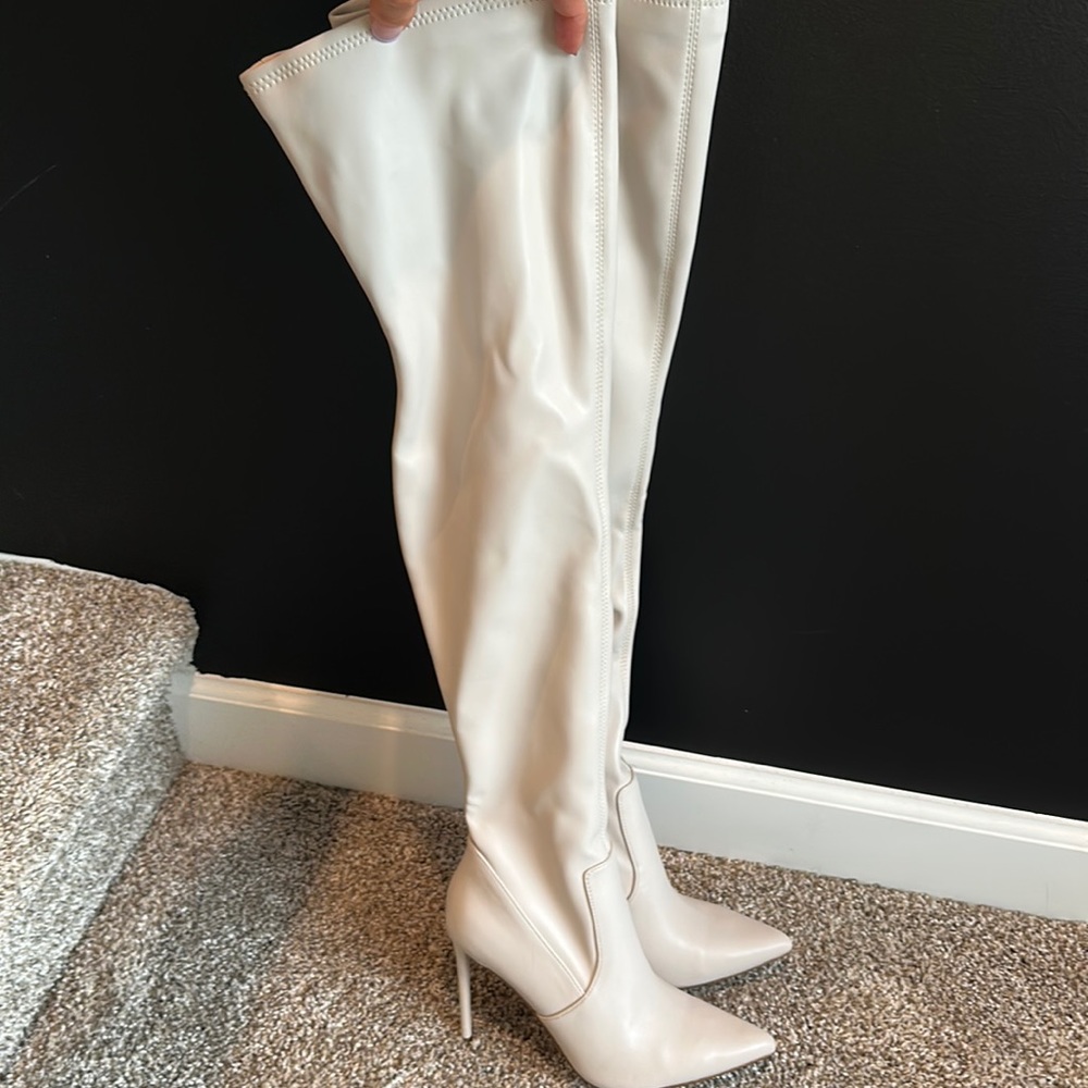 STEVEN MADDEN size 8 over the knee leather boot